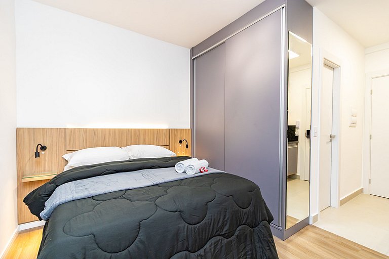 Studio Completo com Garagem no Batel - SOH0303