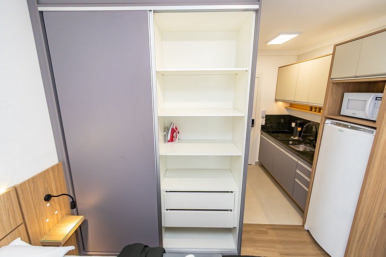 Studio Completo com Garagem no Batel - SOH0303