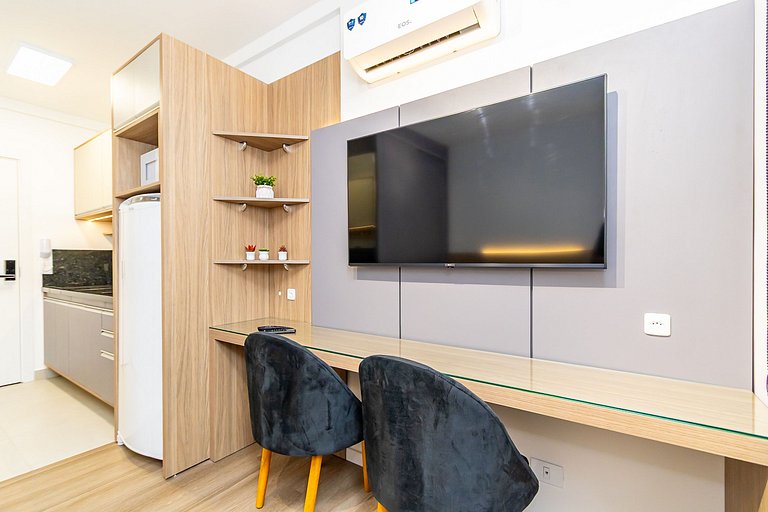 Studio Completo com Garagem no Batel - SOH0303