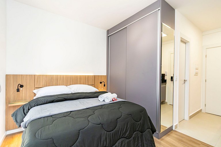 Studio Completo com Garagem no Batel - SOH0303