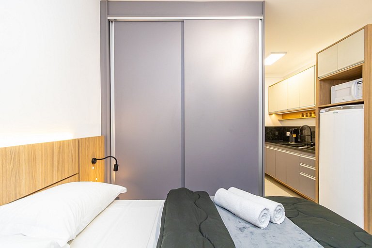 Studio Completo com Garagem no Batel - SOH0303