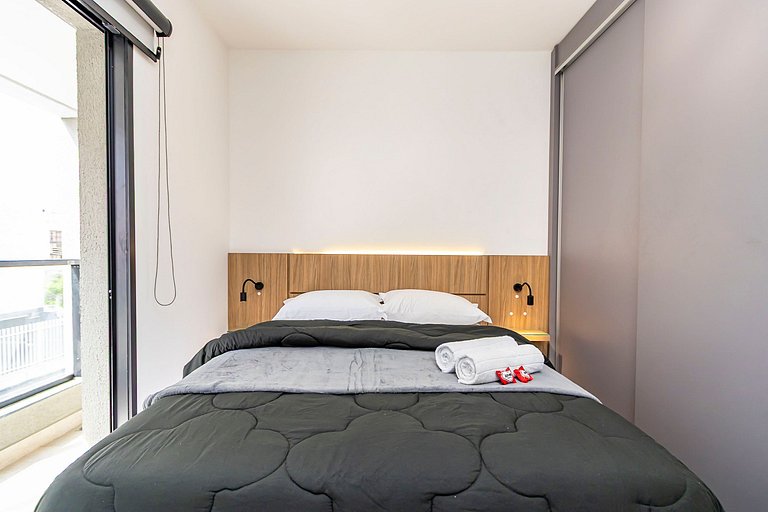 Studio Completo com Garagem no Batel - SOH0303