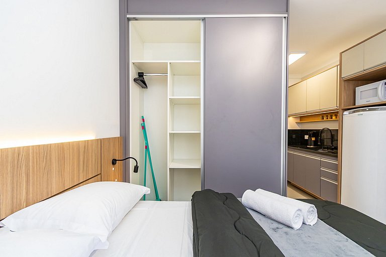 Studio Completo com Garagem no Batel - SOH0303