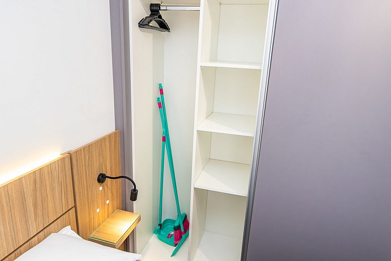 Studio Completo com Garagem no Batel - SOH0303