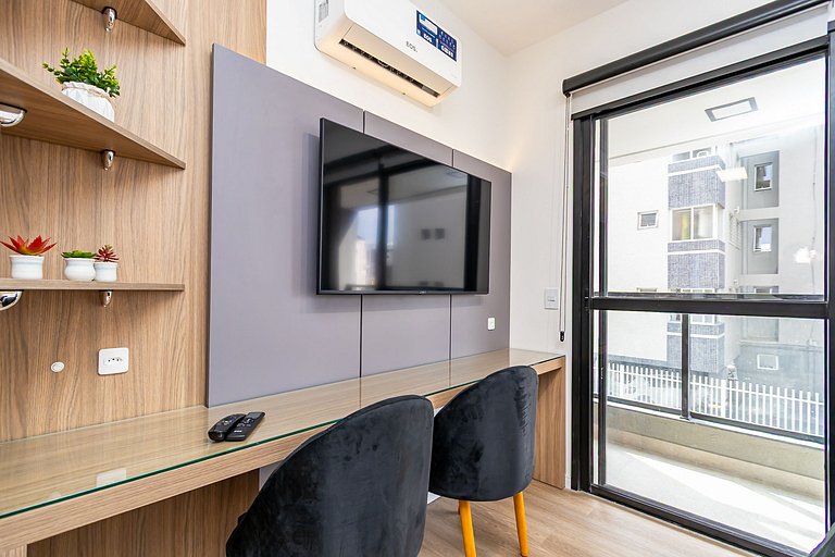 Studio Completo com Garagem no Batel - SOH0303