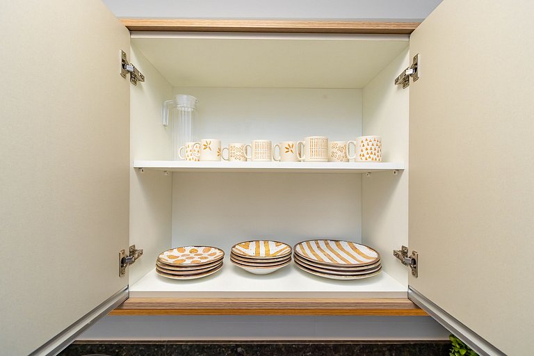 Studio Completo com Garagem no Batel - SOH0303