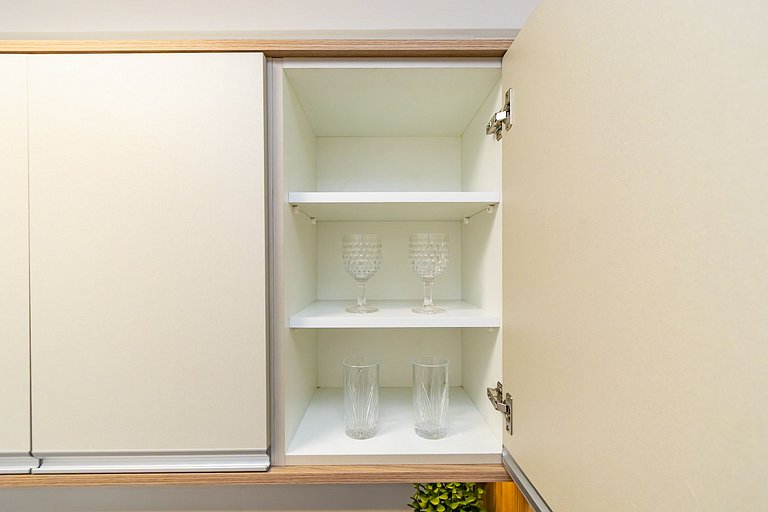 Studio Completo com Garagem no Batel - SOH0303