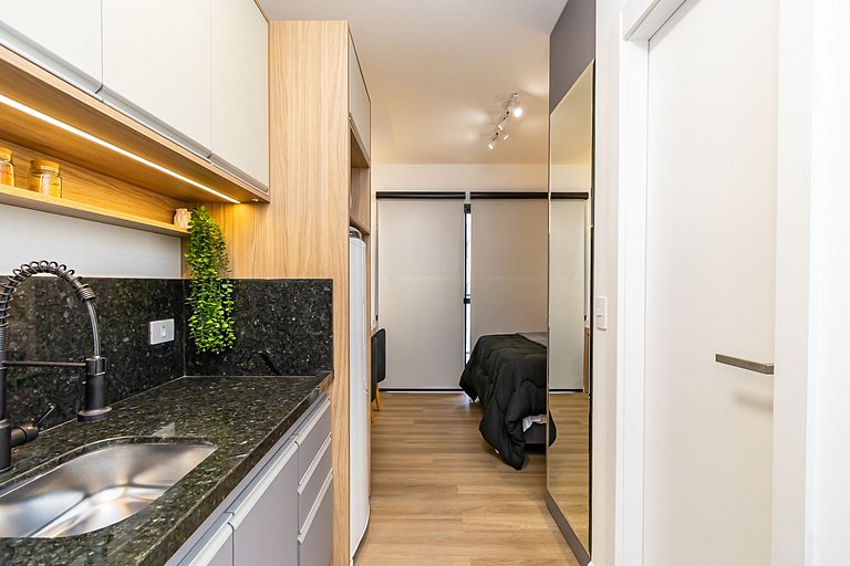 Studio Completo com Garagem no Batel - SOH0303