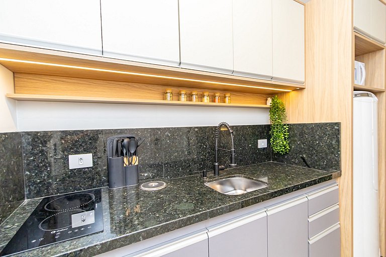 Studio Completo com Garagem no Batel - SOH0303