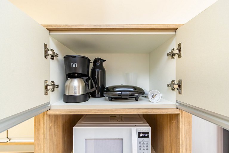 Studio Completo com Garagem no Batel - SOH0303