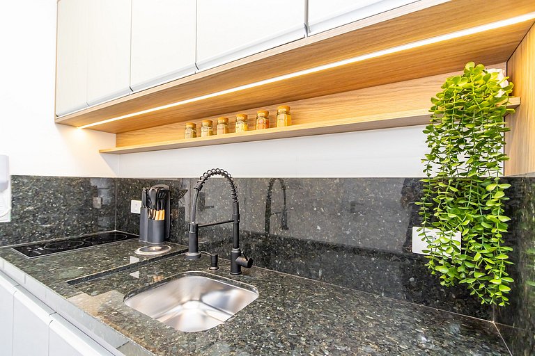 Studio Completo com Garagem no Batel - SOH0303