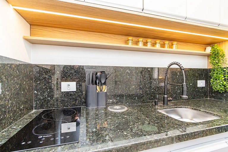 Studio Completo com Garagem no Batel - SOH0303