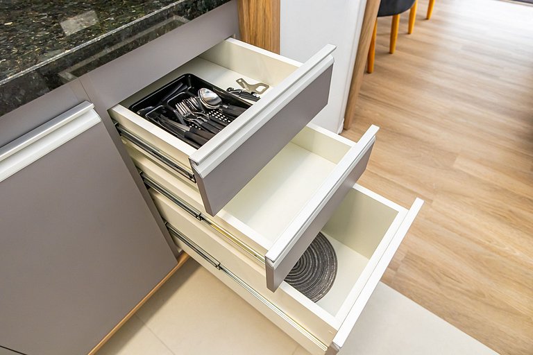 Studio Completo com Garagem no Batel - SOH0303