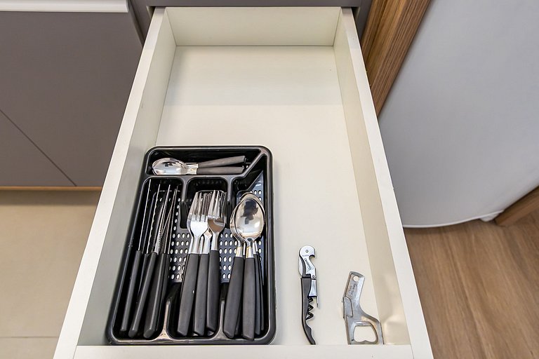 Studio Completo com Garagem no Batel - SOH0303