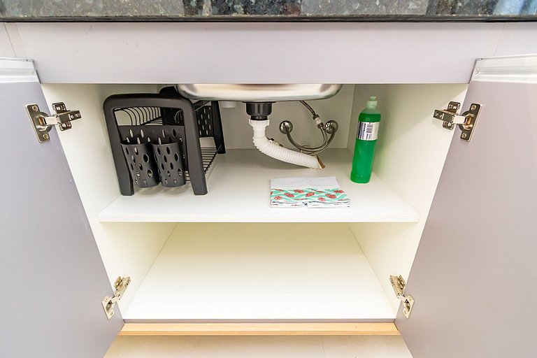 Studio Completo com Garagem no Batel - SOH0303