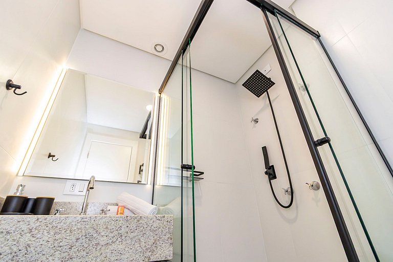 Studio Completo com Garagem no Batel - SOH0303