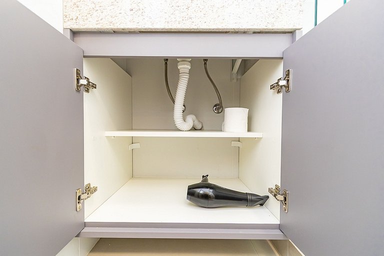 Studio Completo com Garagem no Batel - SOH0303