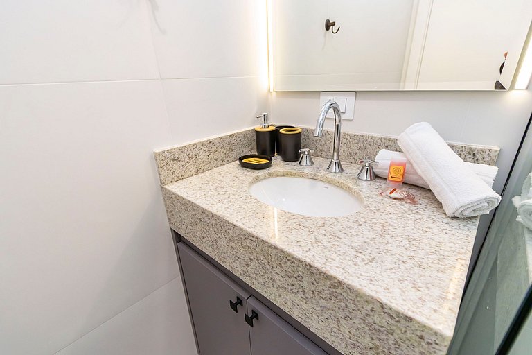 Studio Completo com Garagem no Batel - SOH0303