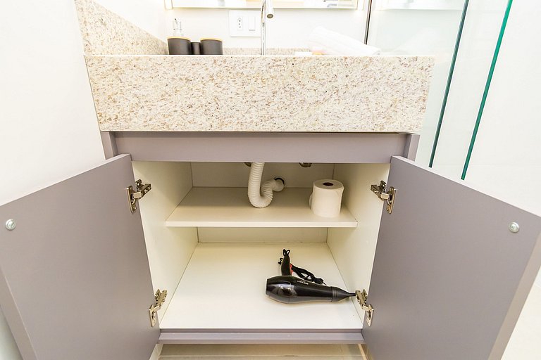 Studio Completo com Garagem no Batel - SOH0303