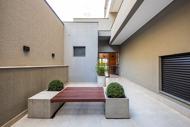 Studio Completo com Garagem no Batel - SOH0303