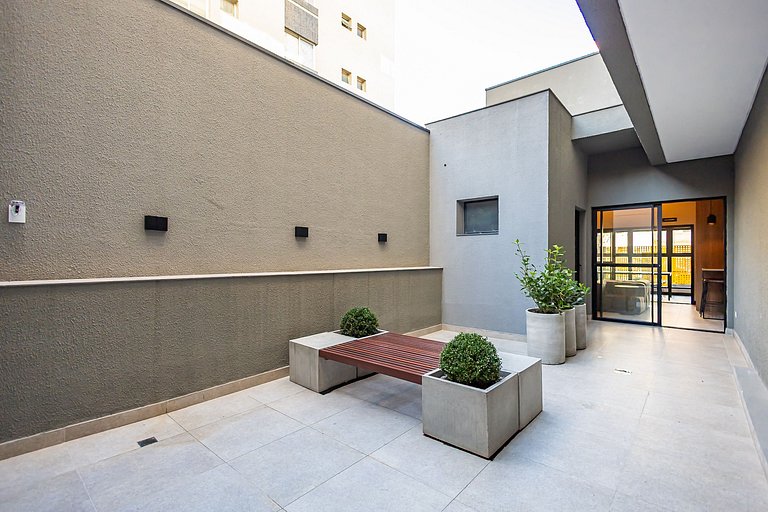 Studio Completo com Garagem no Batel - SOH0303