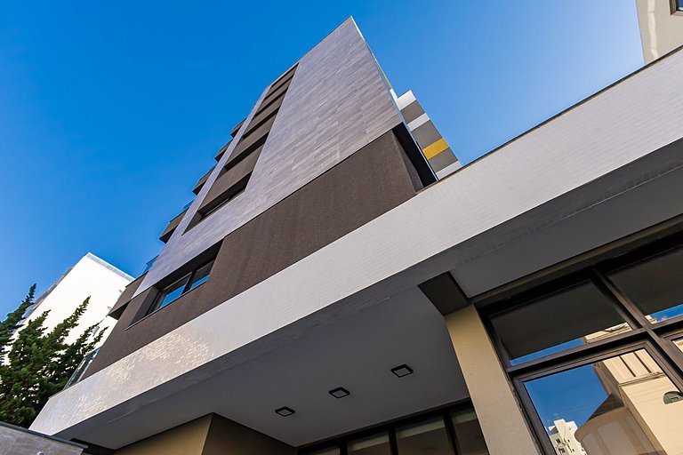 Studio Completo com Garagem no Batel - SOH0303