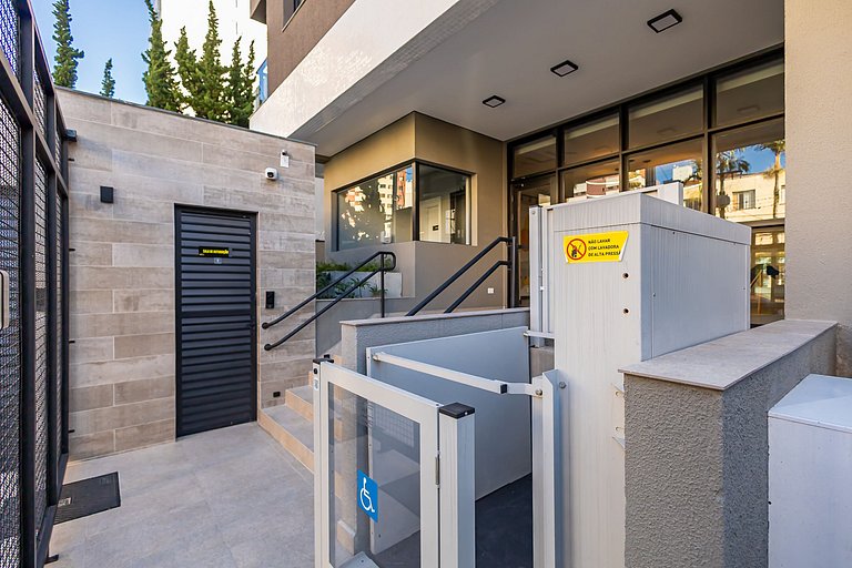 Studio Completo com Garagem no Batel - SOH0303