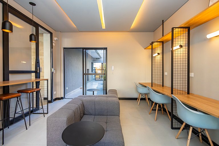 Studio Completo com Garagem no Batel - SOH0303