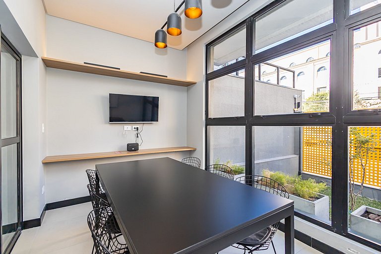 Studio Completo com Garagem no Batel - SOH0303