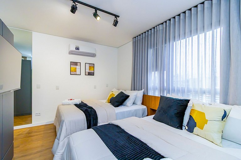 Studio com 2 Camas de Casal e Garagem - EIX0705