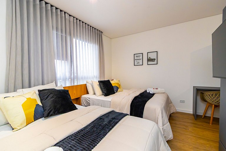 Studio com 2 Camas de Casal e Garagem - EIX0705