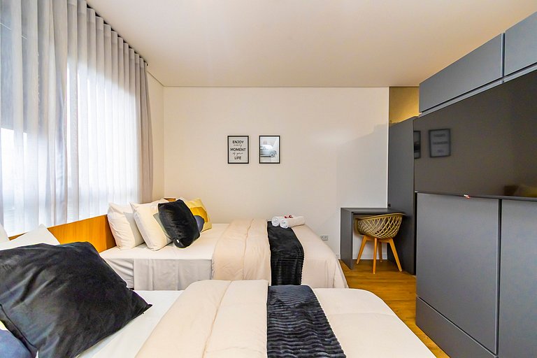 Studio com 2 Camas de Casal e Garagem - EIX0705