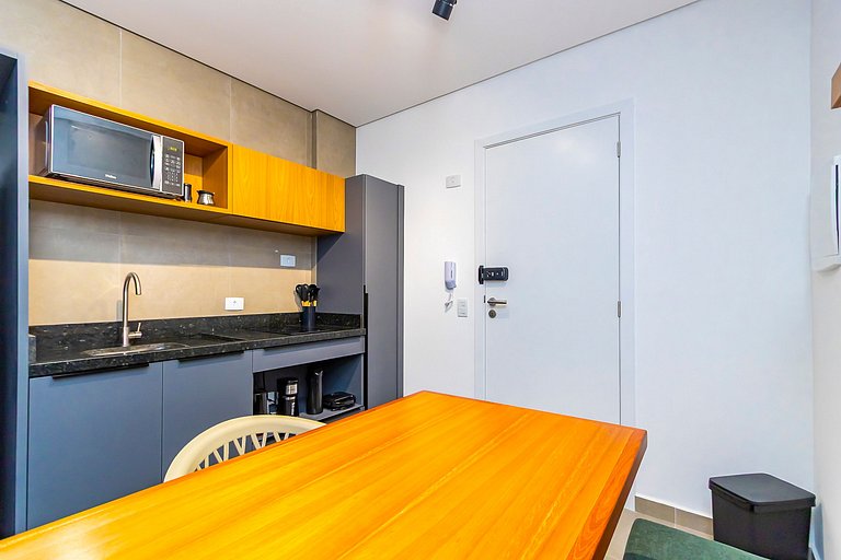 Studio com 2 Camas de Casal e Garagem - EIX0705