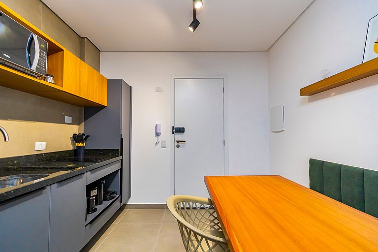 Studio com 2 Camas de Casal e Garagem - EIX0705