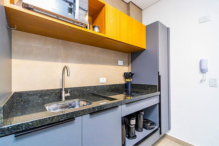 Studio com 2 Camas de Casal e Garagem - EIX0705