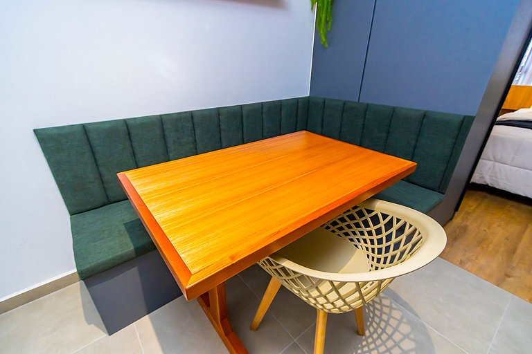 Studio com 2 Camas de Casal e Garagem - EIX0705