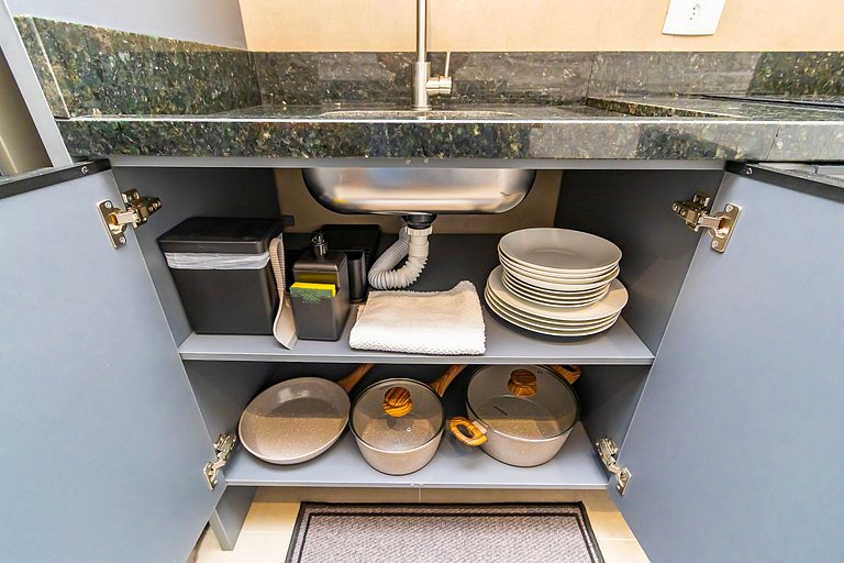 Studio com 2 Camas de Casal e Garagem - EIX0705