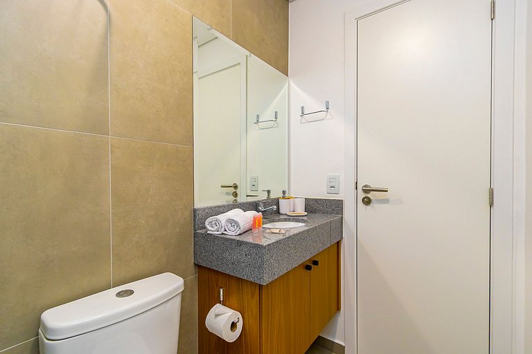 Studio com 2 Camas de Casal e Garagem - EIX0705