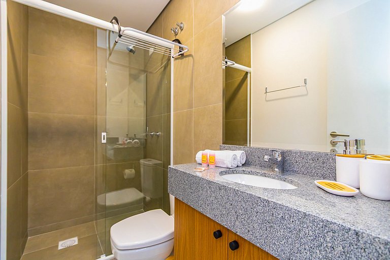 Studio com 2 Camas de Casal e Garagem - EIX0705