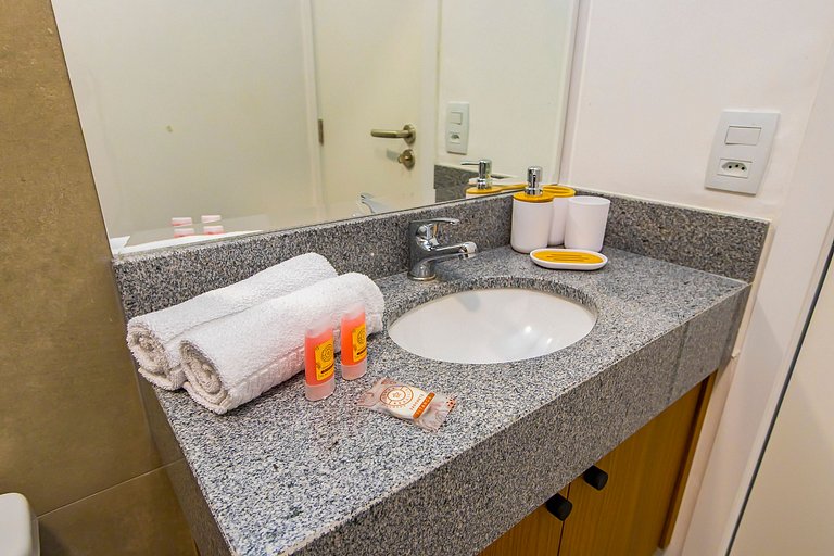 Studio com 2 Camas de Casal e Garagem - EIX0705