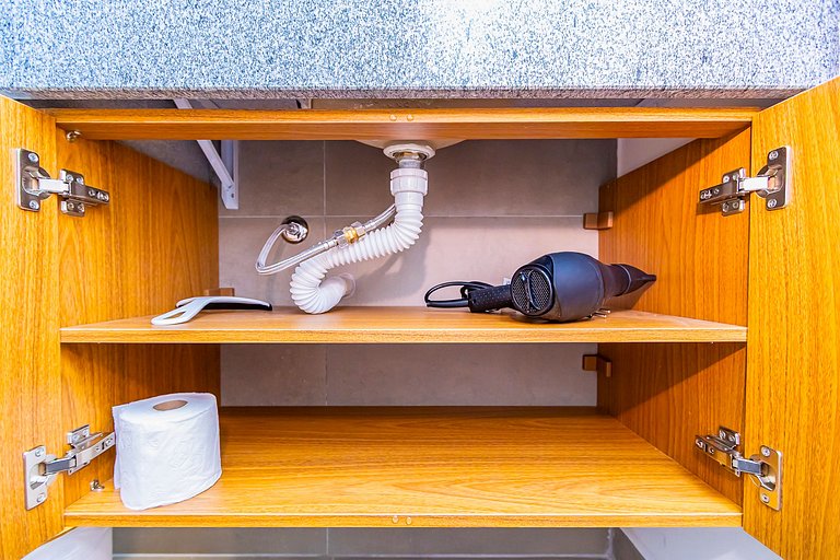 Studio com 2 Camas de Casal e Garagem - EIX0705