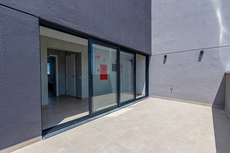 Studio com 2 Camas de Casal e Garagem - EIX0705