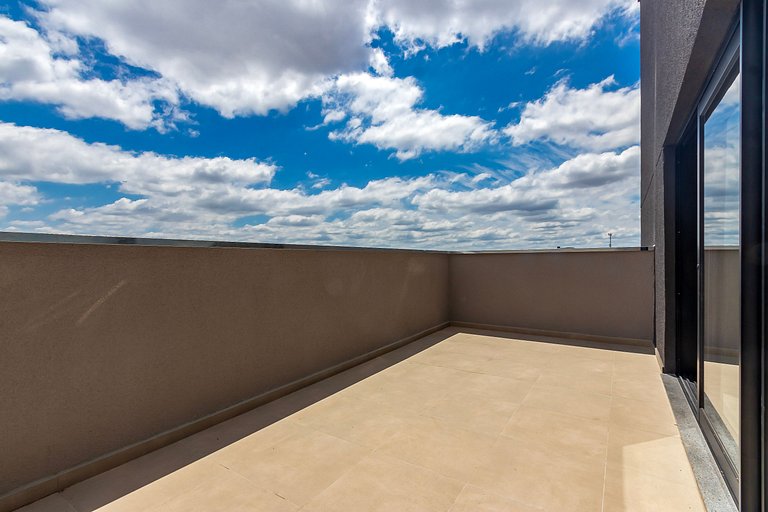 Studio com 2 Camas de Casal e Garagem - EIX0705