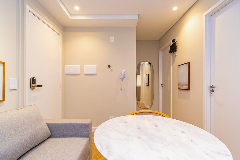 Apto de 2q Perto do Shopping Estação - NLF0602