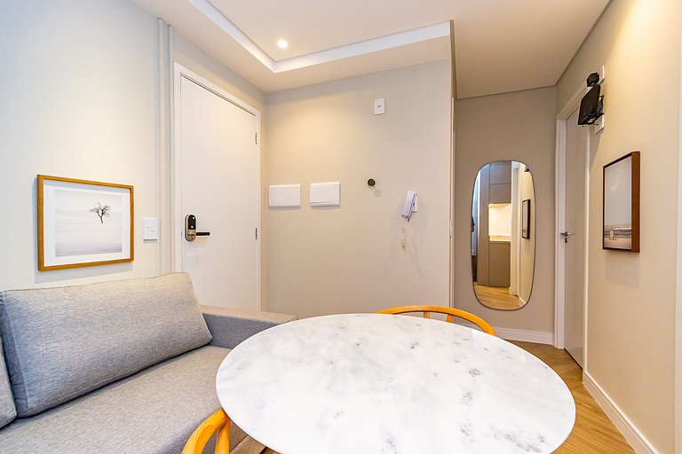 Apto de 2q Perto do Shopping Estação - NLF0602