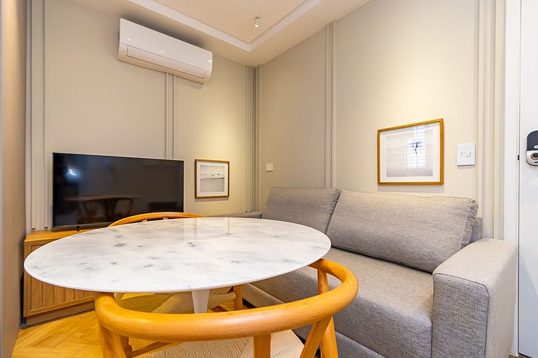 Apto de 2q Perto do Shopping Estação - NLF0602