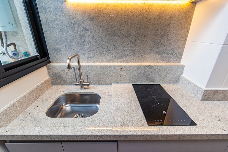 Apto de 2q Perto do Shopping Estação - NLF0602