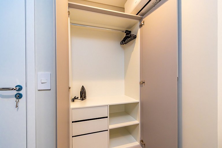 Apto de 2q Perto do Shopping Estação - NLF0602