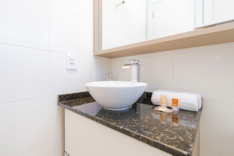 Apto de 1q com garagem no Centro - NEW1005