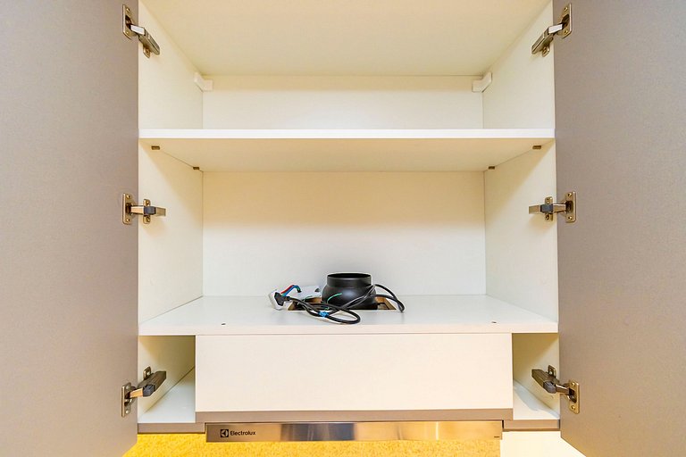 Apto em prédio com Piscina, Região Nobre - TEM0205